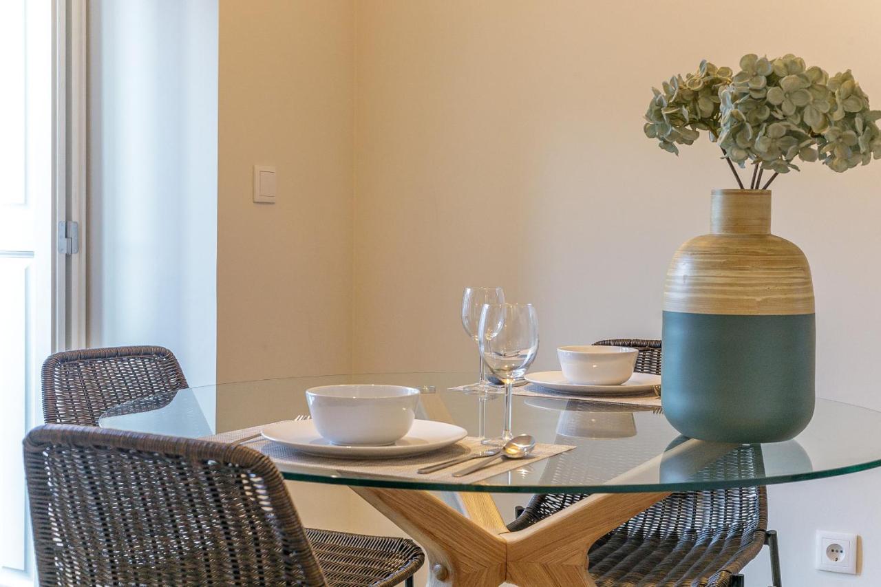 Lovelystay - Downtown Studio With Pool, Ac And Balcony OOporto Extérieur photo